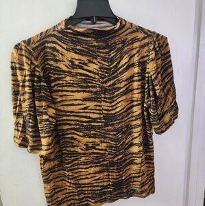 NEW TOP SIZE LARGE TIGER PATTERN SIMI TURTLE NECK HAS SPANDEX
